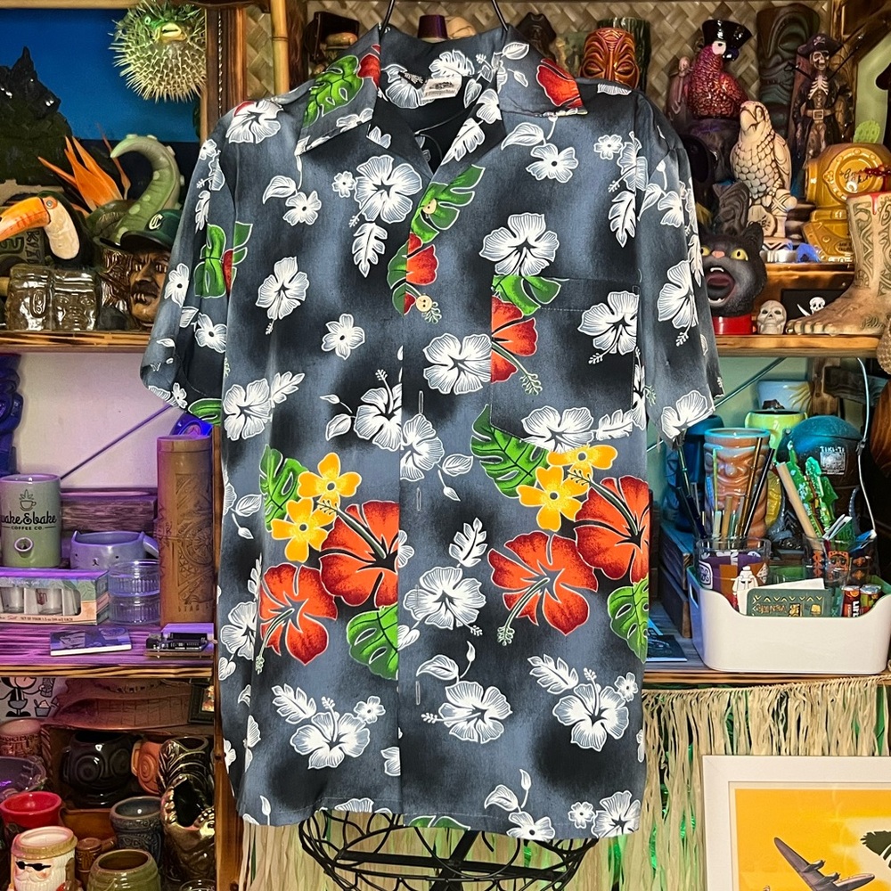 Men’s vintage aloha shirt size M Kensington